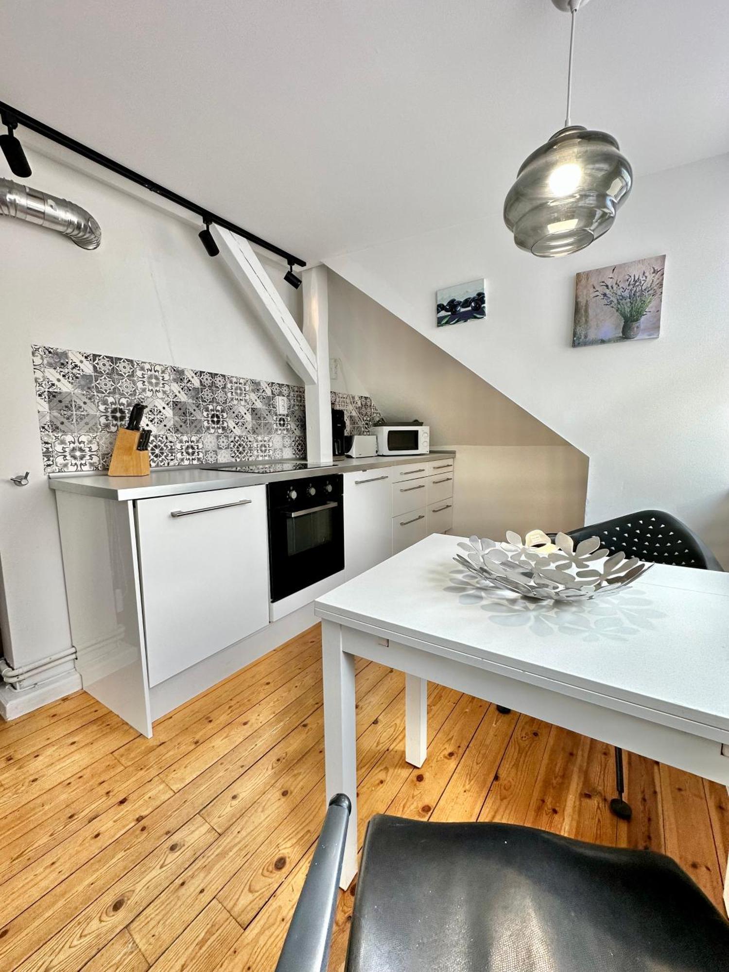 Schoenes City-Apartment Mit 2 Schlafzimmer, Parkplatz, Ruhig Und Hell, D46-Dg Oldenburg Luaran gambar