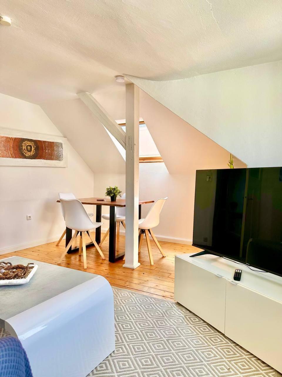 Schoenes City-Apartment Mit 2 Schlafzimmer, Parkplatz, Ruhig Und Hell, D46-Dg Oldenburg Luaran gambar